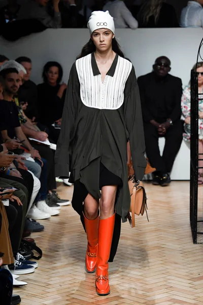 Look 9